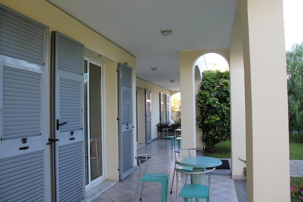 Residence Villa Carmen Fronte Mare A 50 Mt П'єтра-Лігуре Номер фото