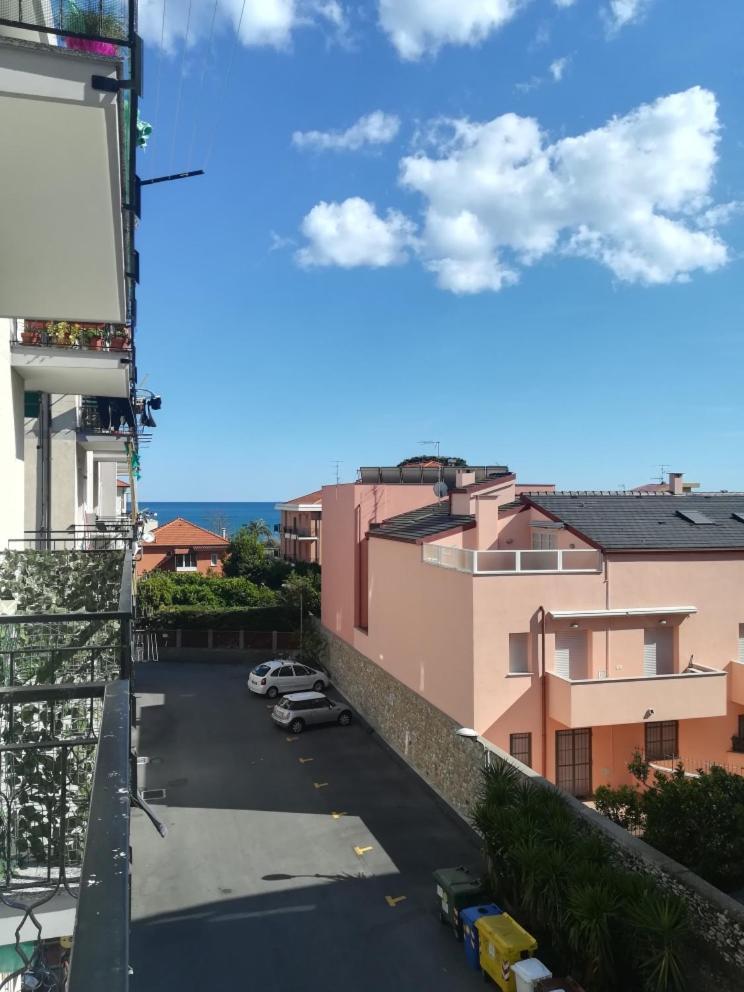 Residence Villa Carmen Fronte Mare A 50 Mt П'єтра-Лігуре Екстер'єр фото