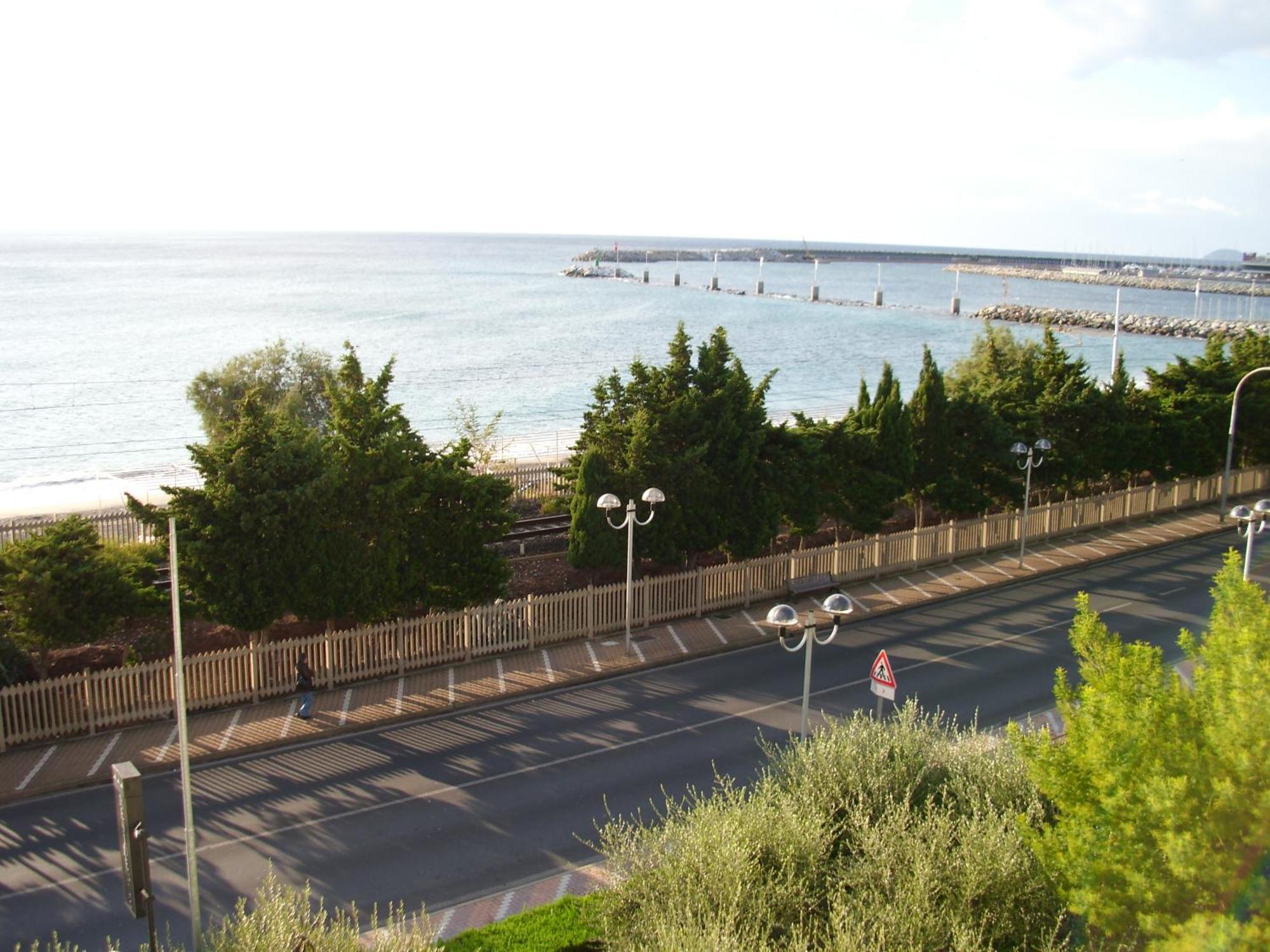 Residence Villa Carmen Fronte Mare A 50 Mt П'єтра-Лігуре Екстер'єр фото