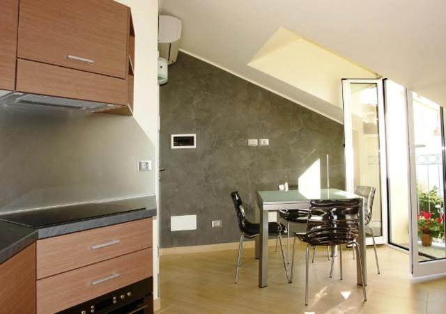 Residence Villa Carmen Fronte Mare A 50 Mt П'єтра-Лігуре Екстер'єр фото