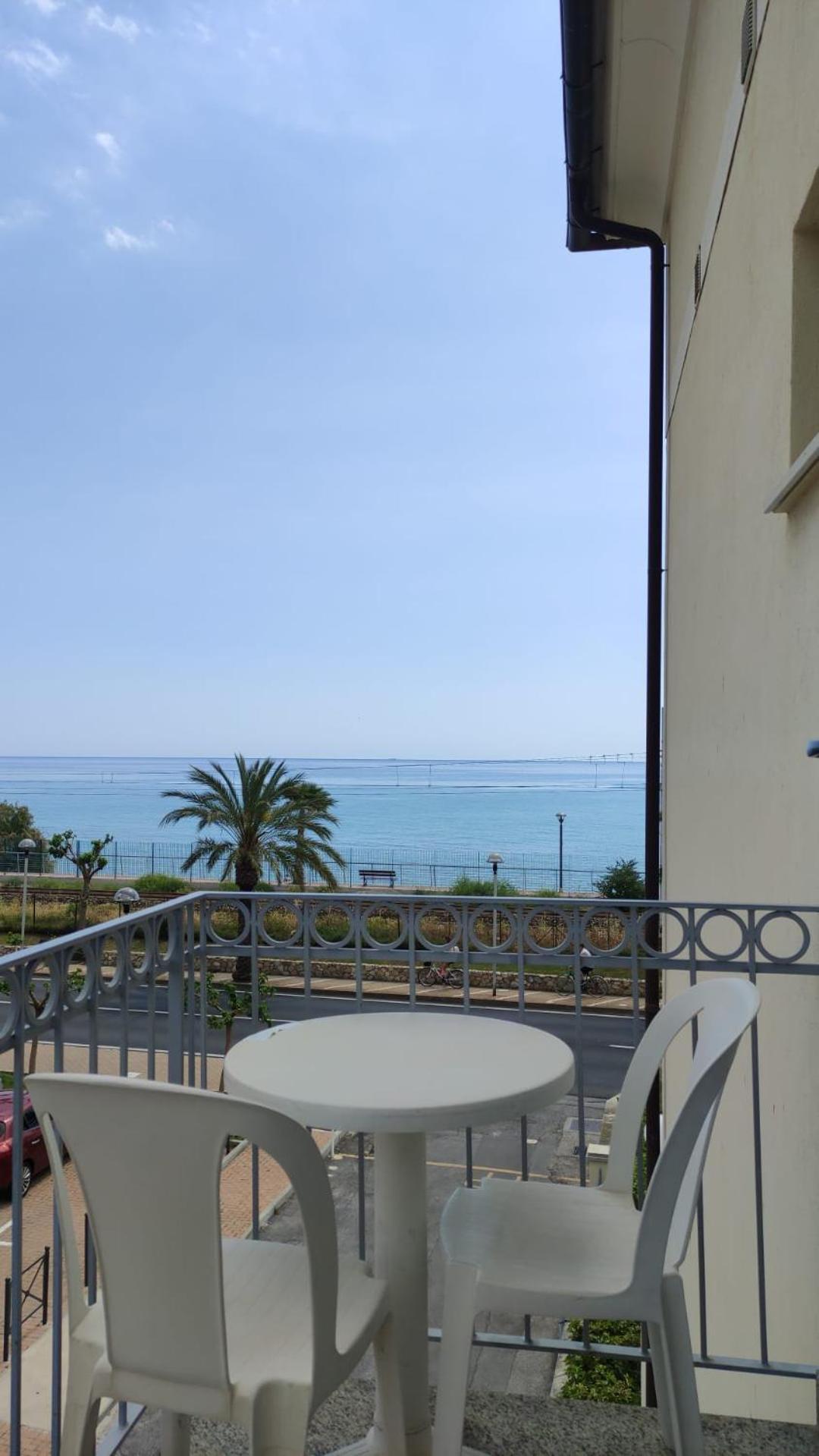 Residence Villa Carmen Fronte Mare A 50 Mt П'єтра-Лігуре Екстер'єр фото