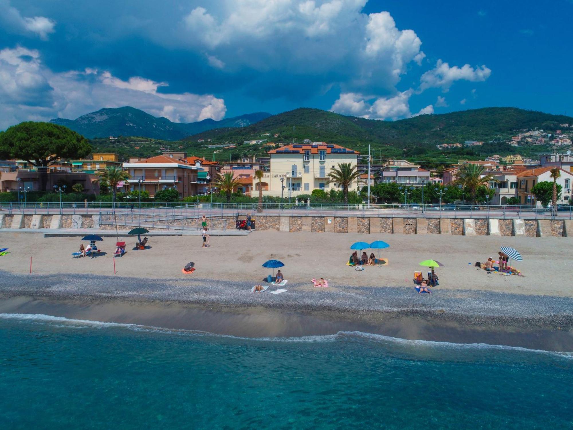 Residence Villa Carmen Fronte Mare A 50 Mt П'єтра-Лігуре Екстер'єр фото