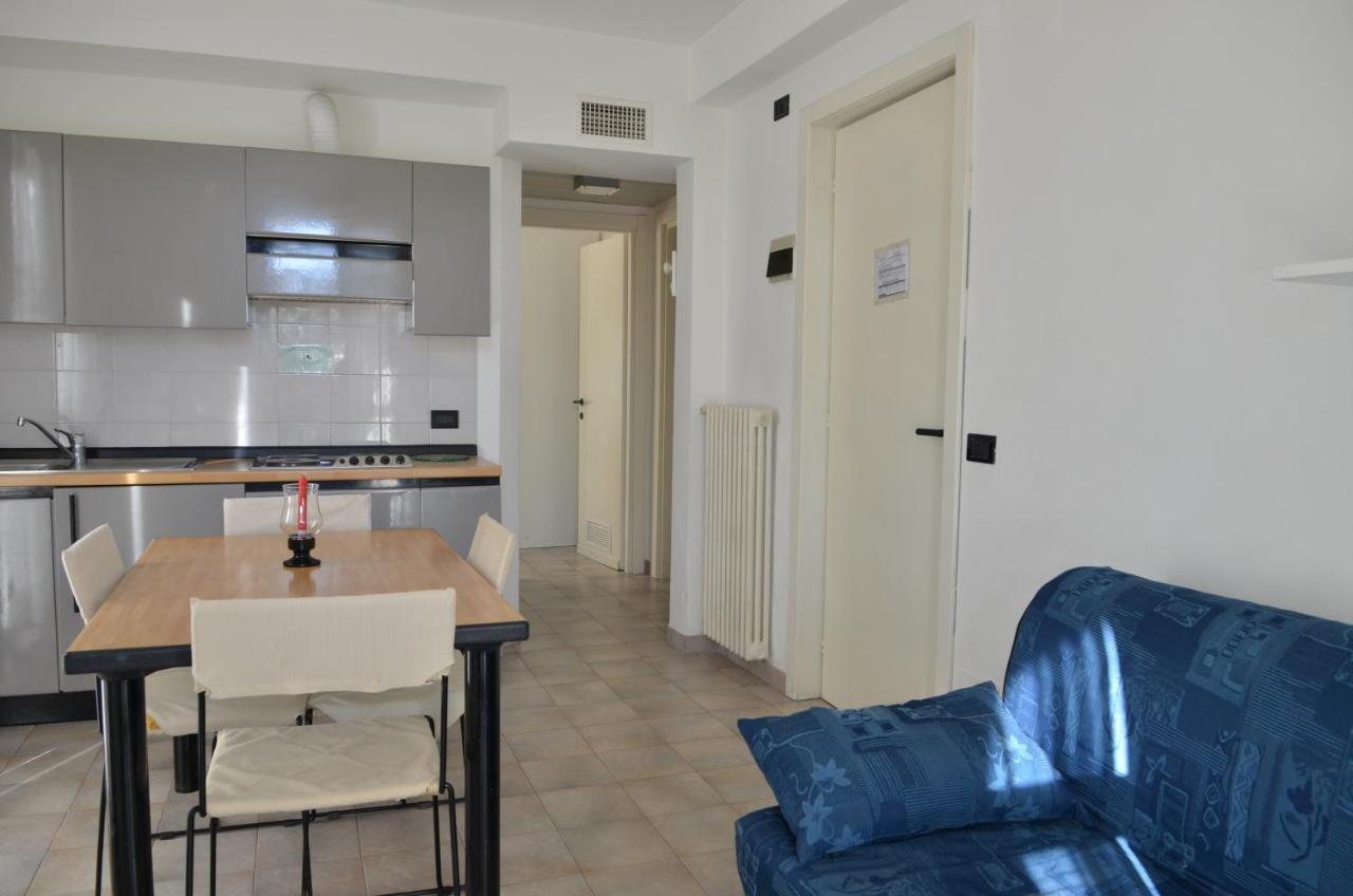Residence Villa Carmen Fronte Mare A 50 Mt П'єтра-Лігуре Екстер'єр фото