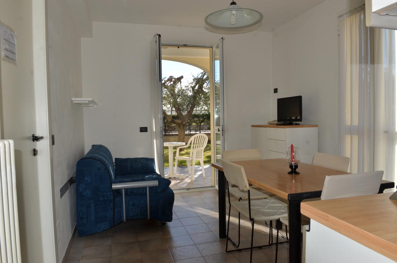 Residence Villa Carmen Fronte Mare A 50 Mt П'єтра-Лігуре Екстер'єр фото
